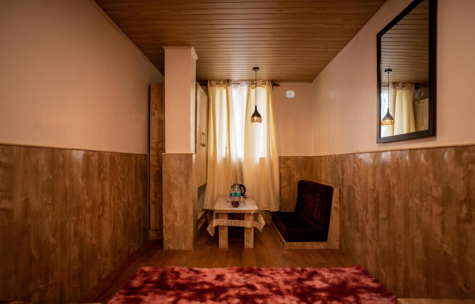 Darjeeling Guest House Deluxe Екстер'єр фото